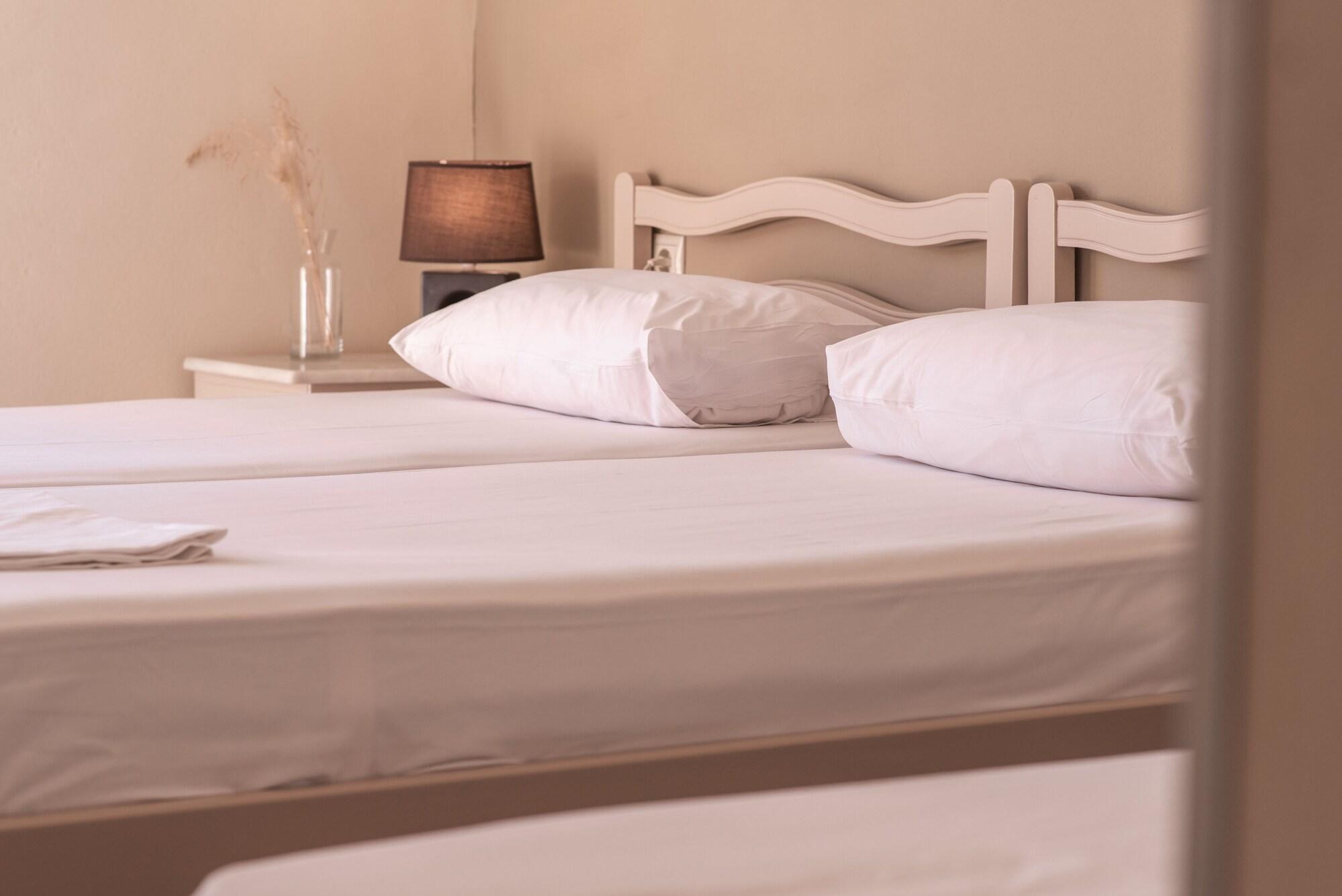 Yria Hotel 2*